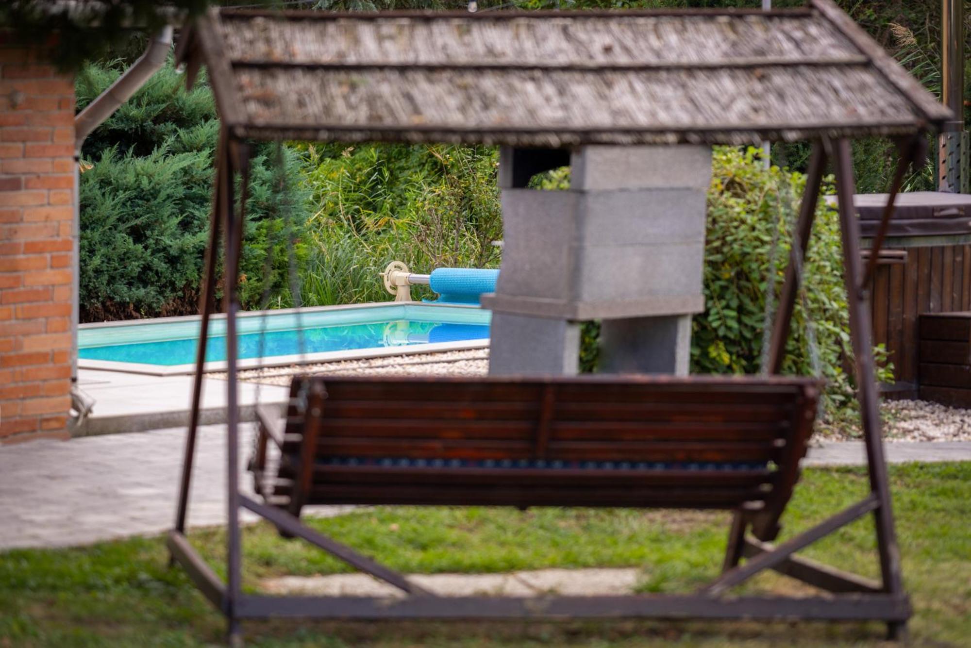 Posteleki Vendeghaz-Nyugalom Szigetei Villa Gyula Eksteriør bilde